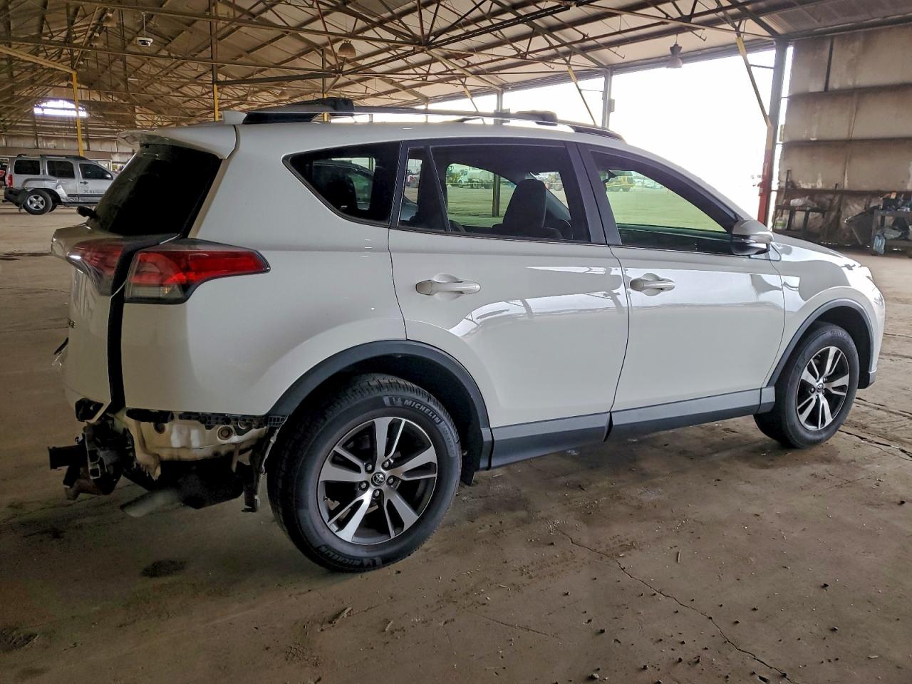 2016 TOYOTA RAV4 XLE photo 3