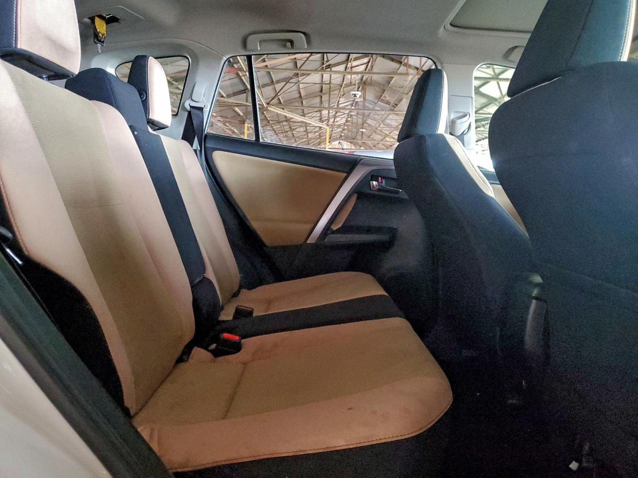 2016 TOYOTA RAV4 XLE photo 10