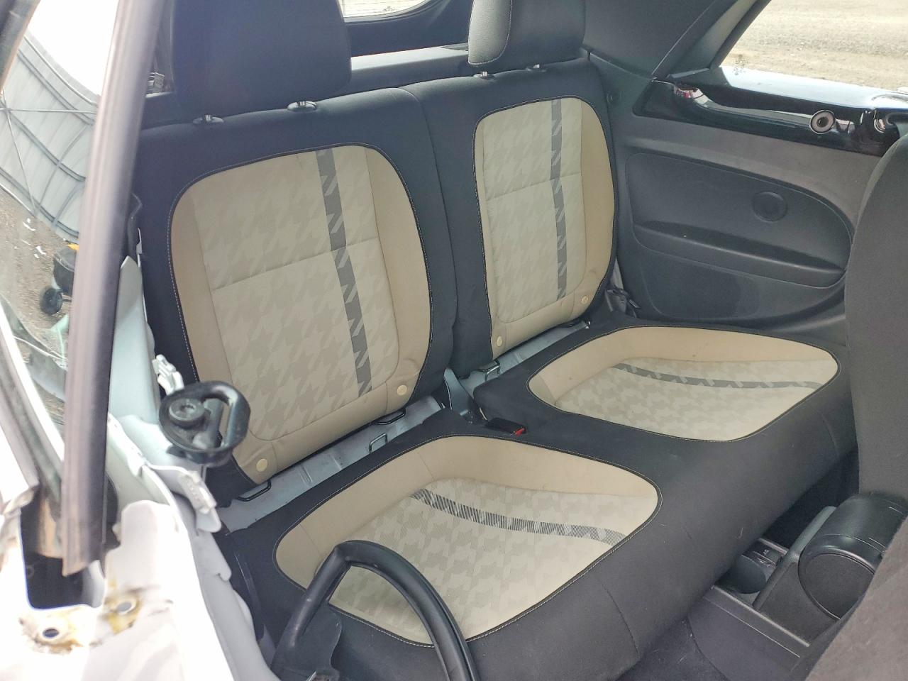 2018 VOLKSWAGEN BEETLE S photo 10