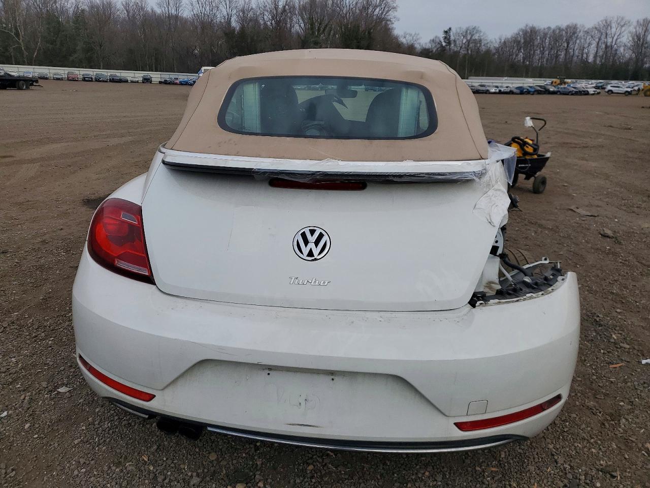 2018 VOLKSWAGEN BEETLE S photo 6