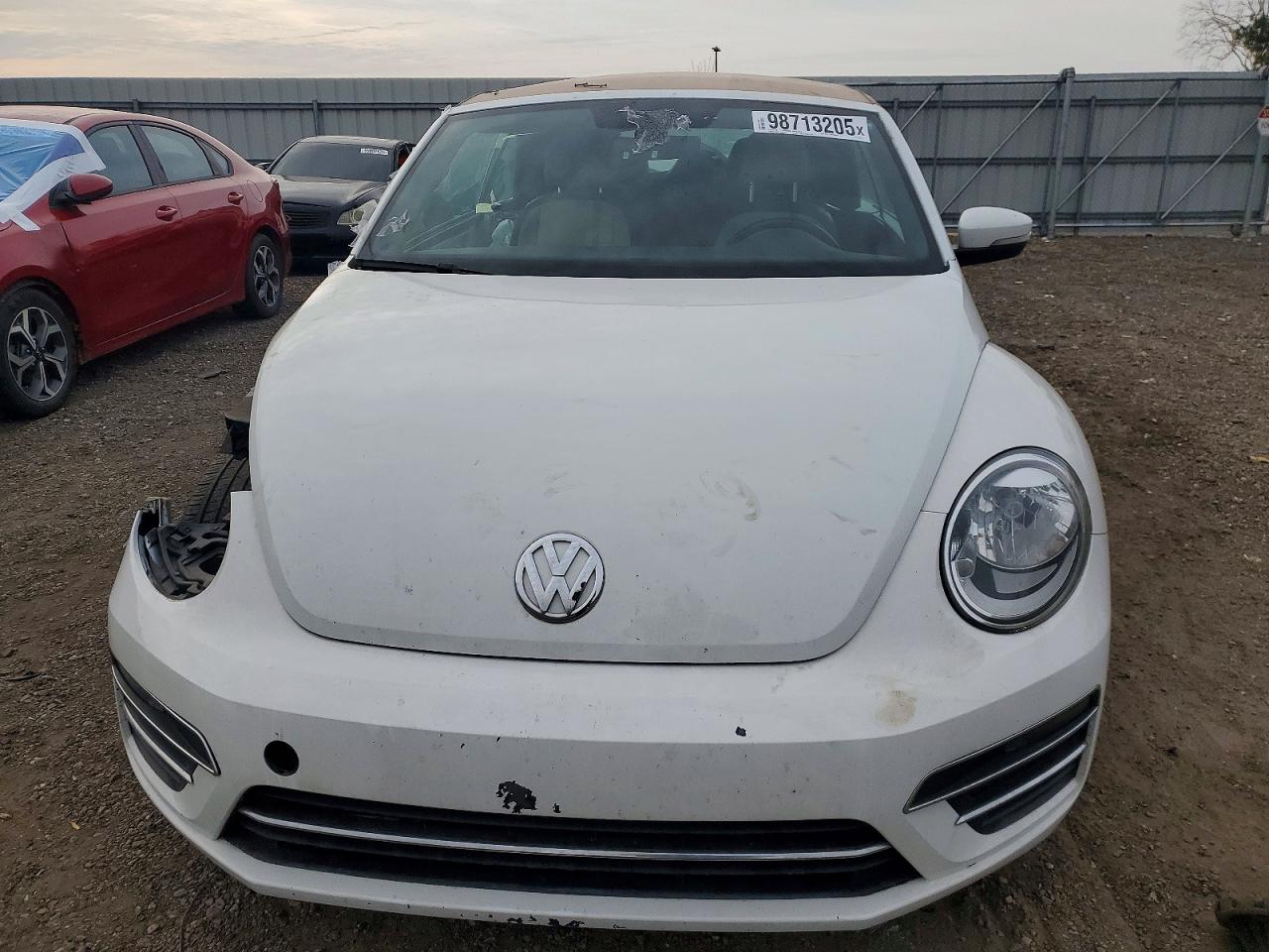 2018 VOLKSWAGEN BEETLE S photo 5