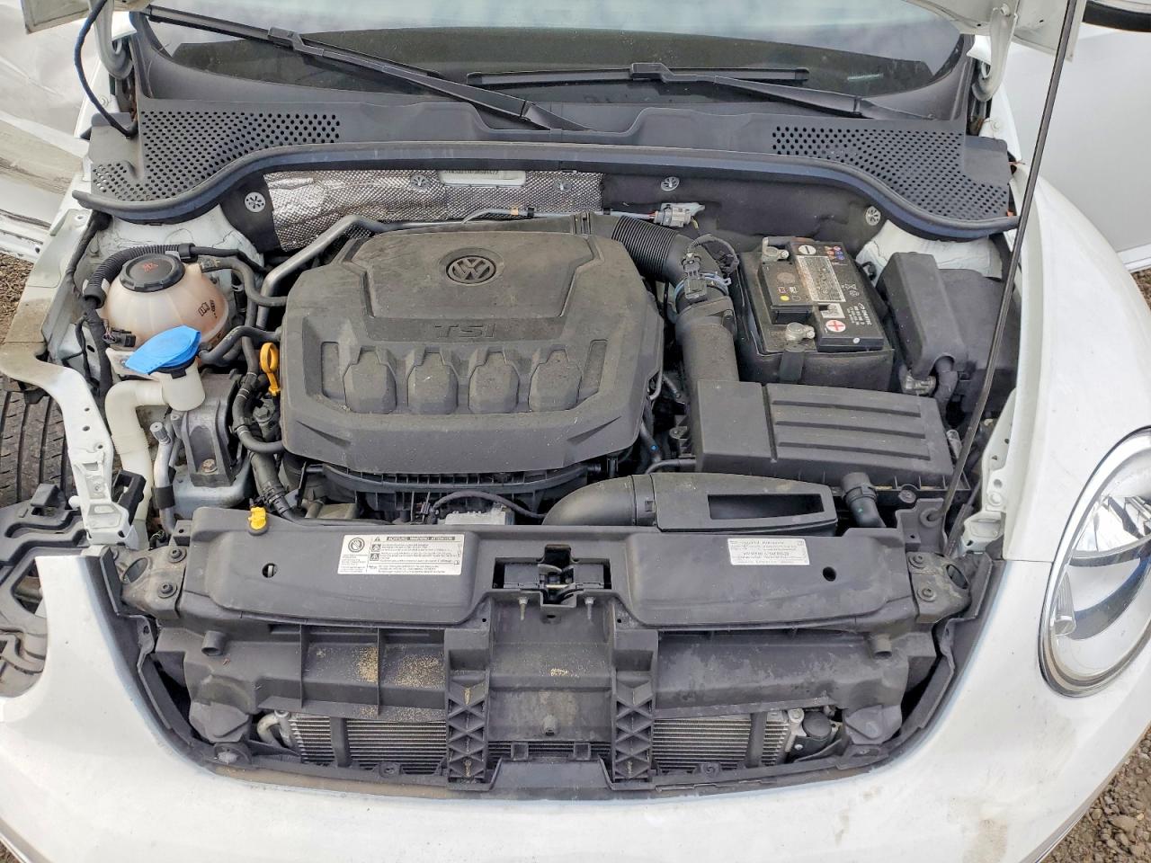 2018 VOLKSWAGEN BEETLE S photo 11