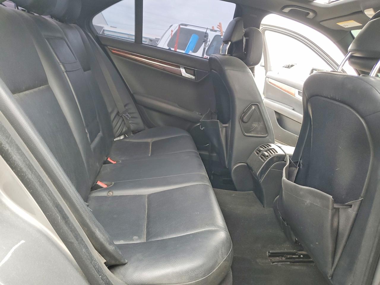 2010 MERCEDES-BENZ C 300 photo 10