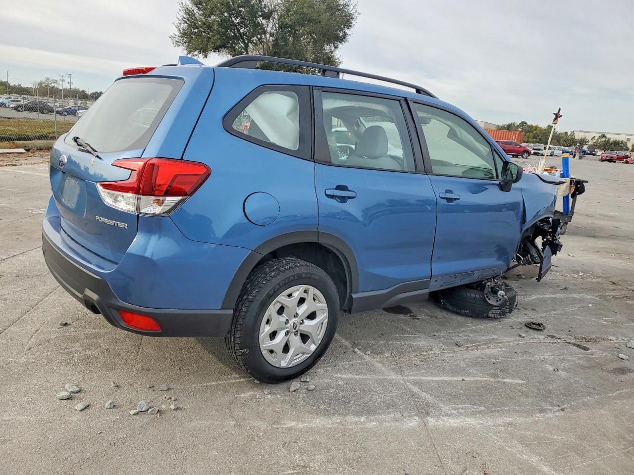 2019 SUBARU FORESTER photo 3