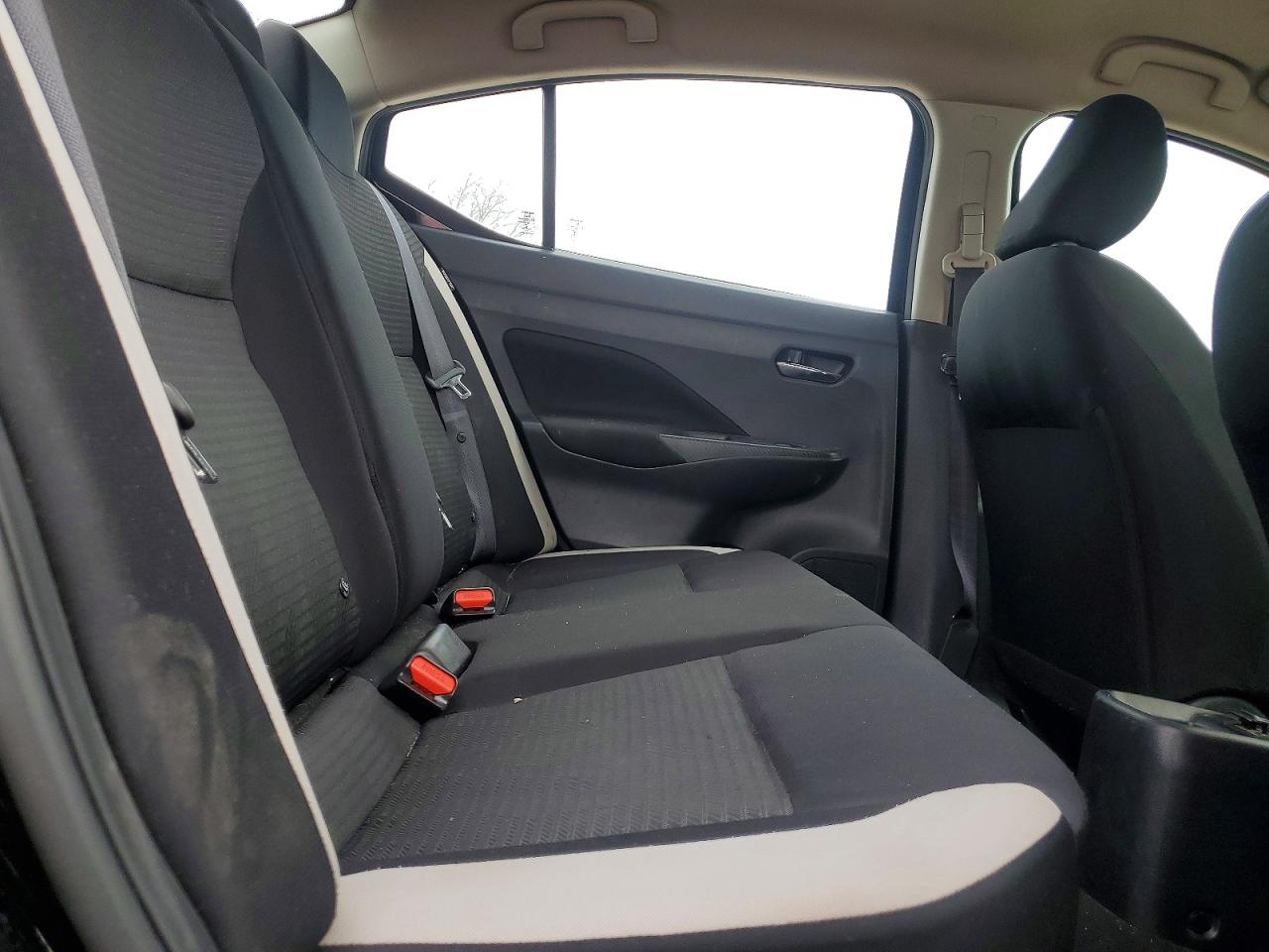 2021 NISSAN VERSA SV photo 10