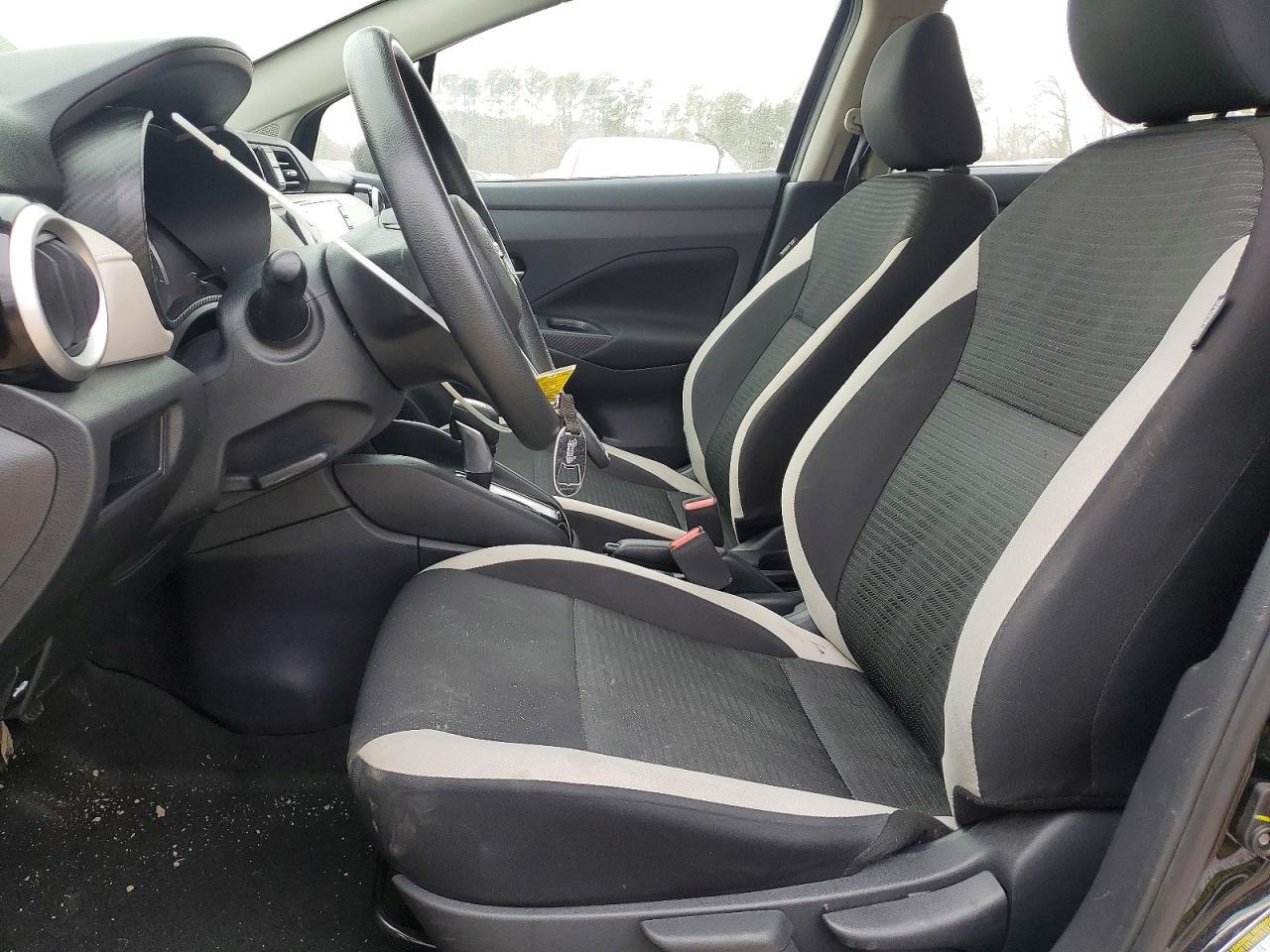 2021 NISSAN VERSA SV photo 7