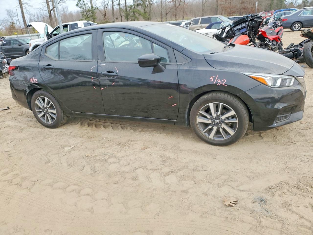 2021 NISSAN VERSA SV photo 4