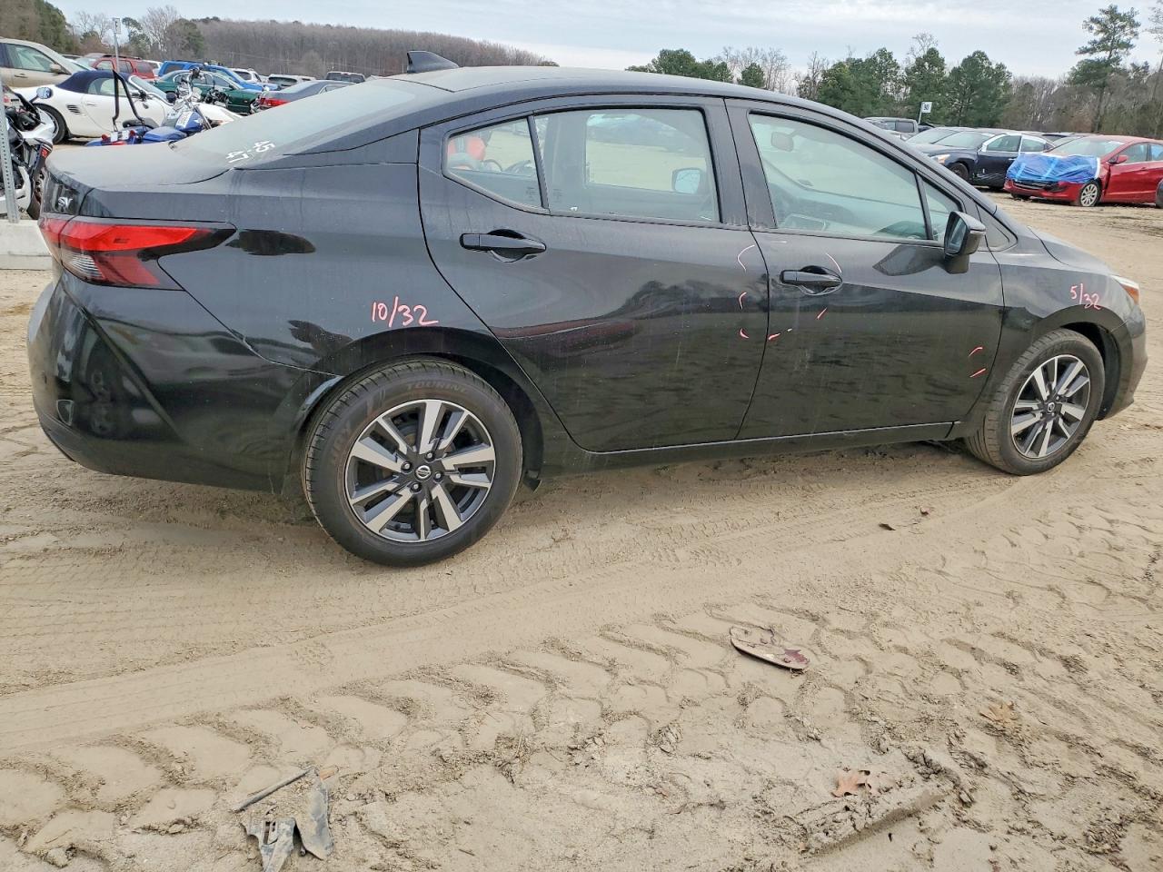 2021 NISSAN VERSA SV photo 3