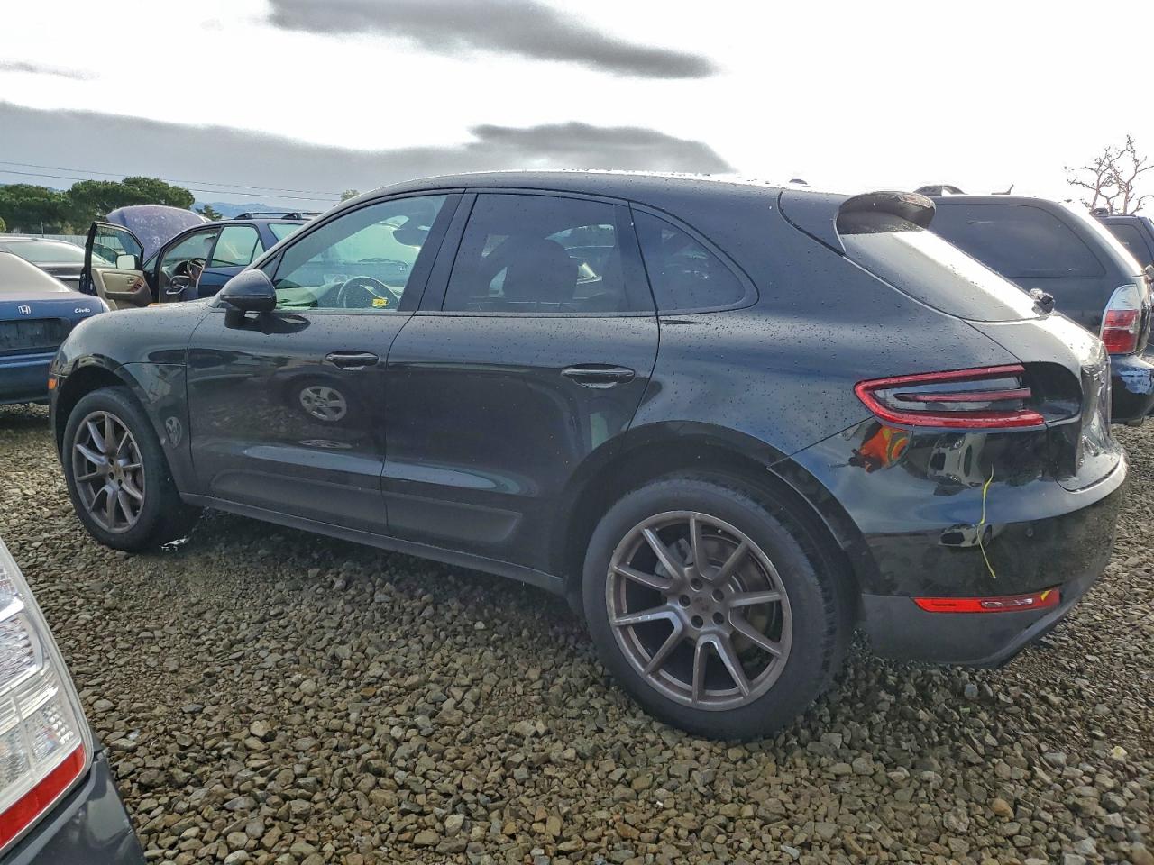 2015 PORSCHE MACAN S photo 2