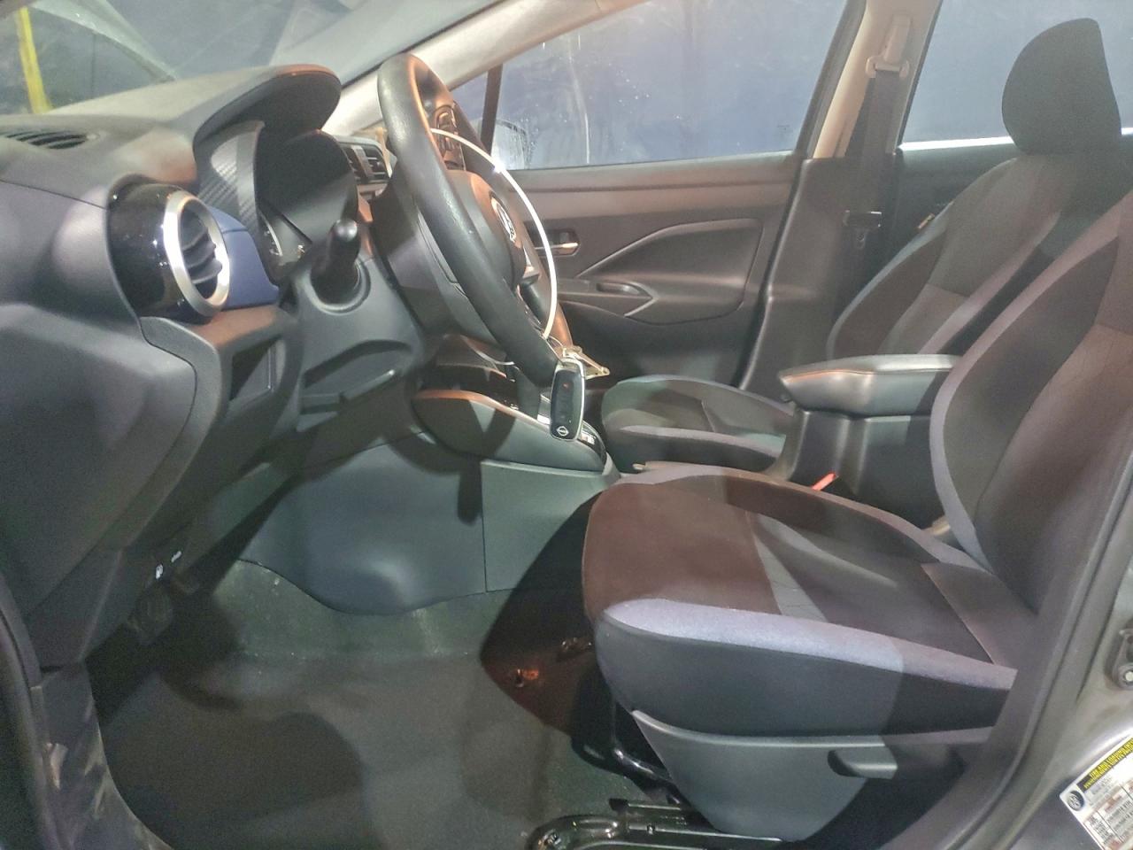 2025 NISSAN VERSA SV photo 7