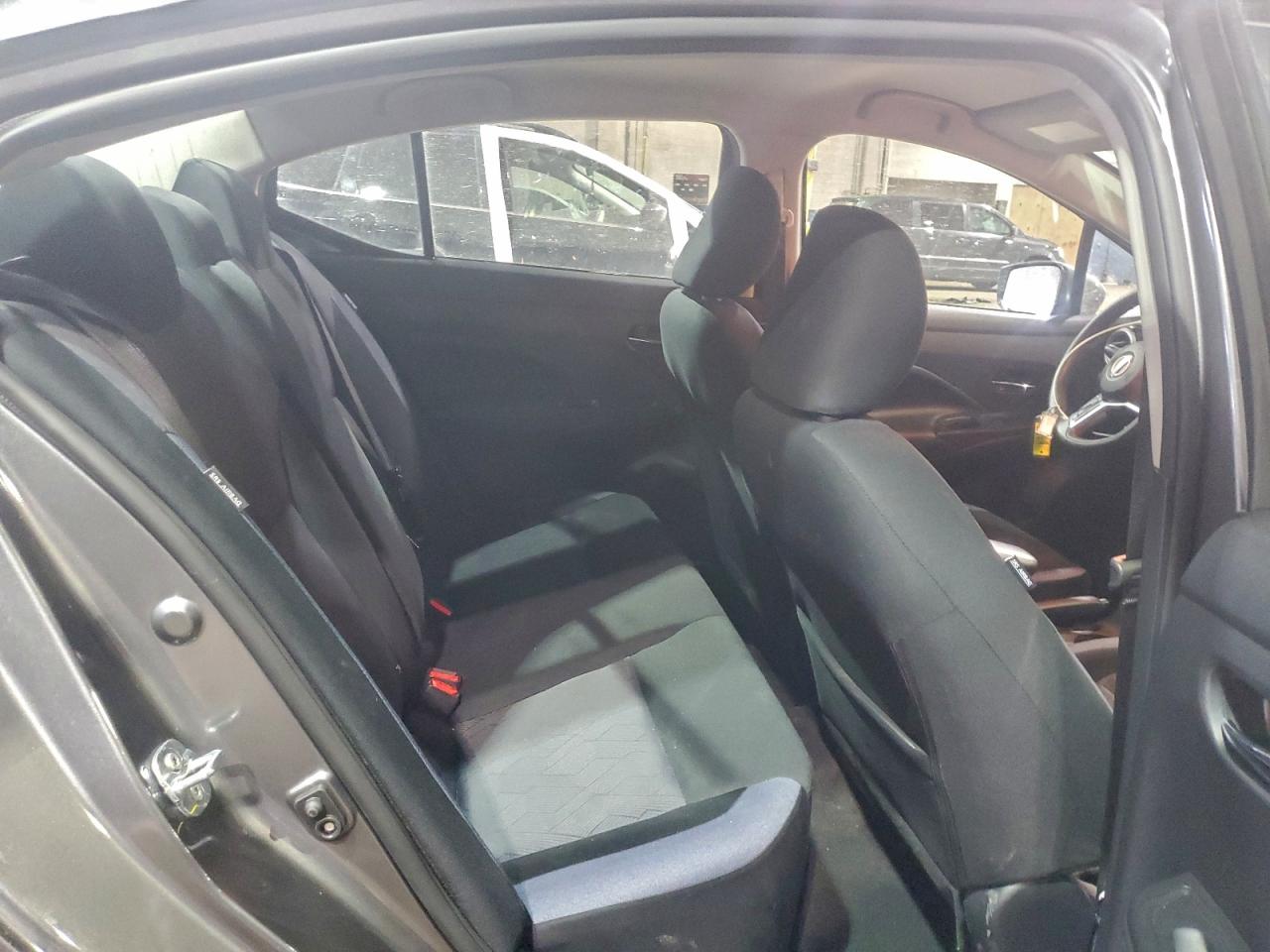2025 NISSAN VERSA SV photo 10