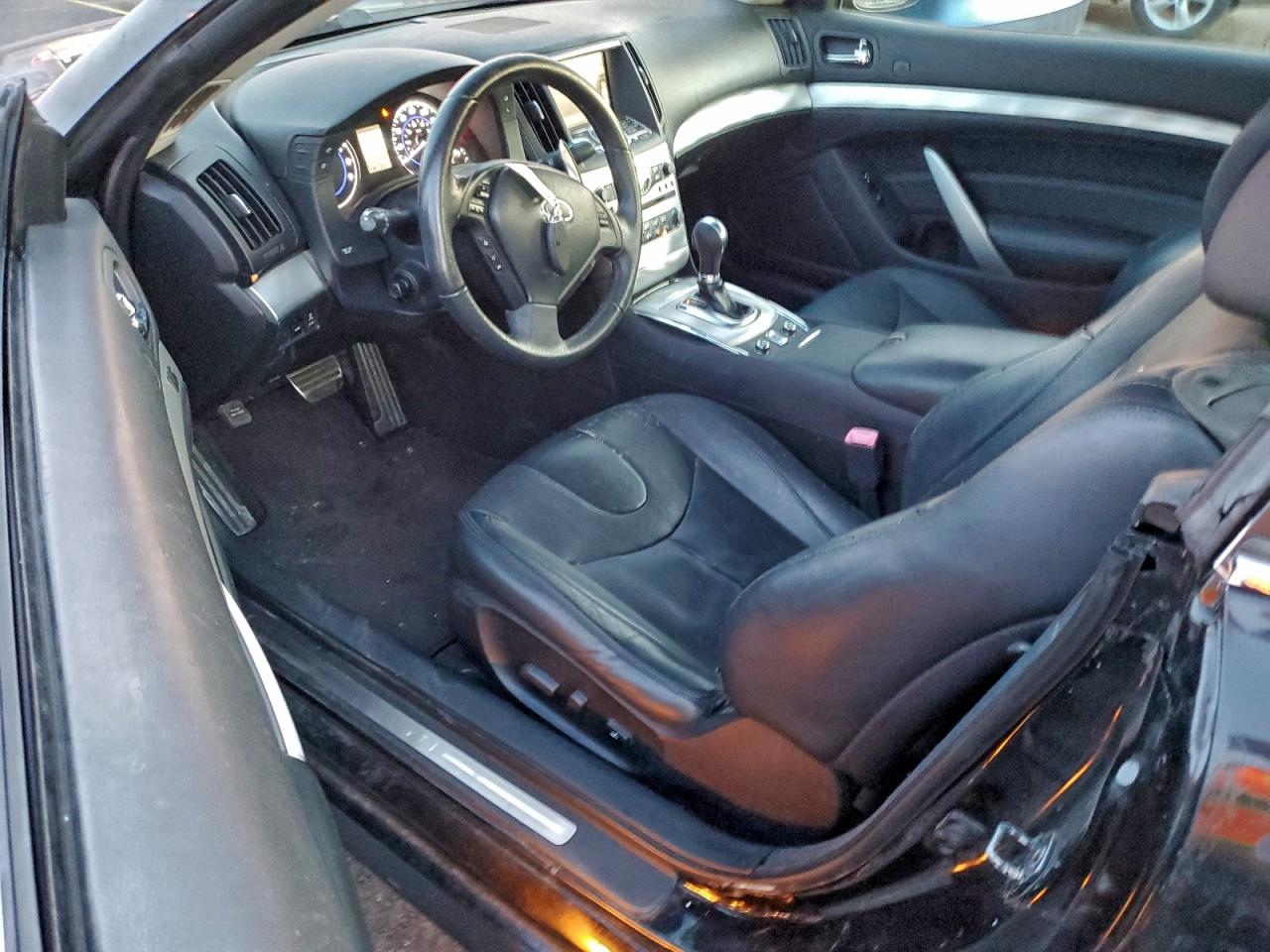 2011 INFINITI G37 BASE photo 8