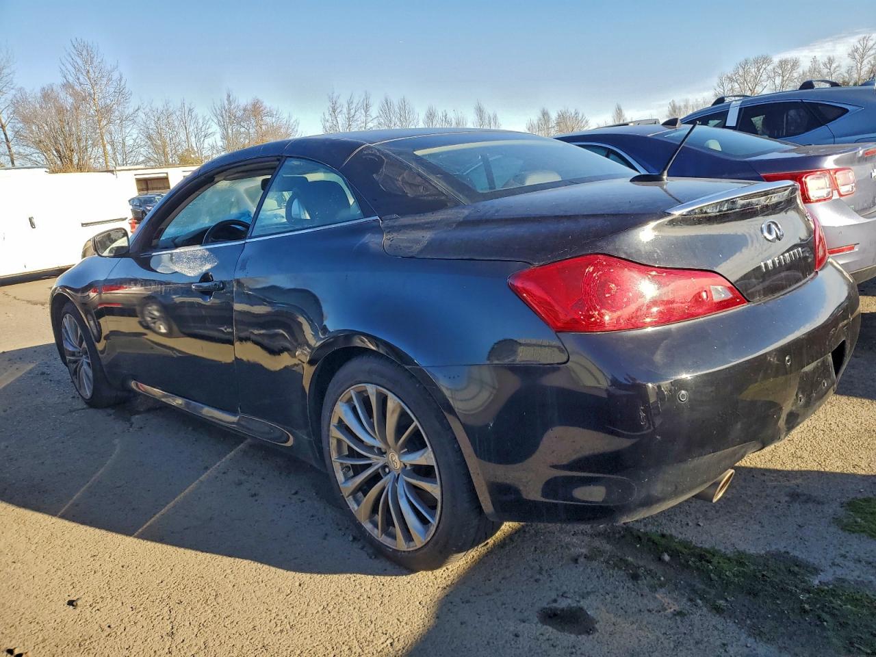 2011 INFINITI G37 BASE photo 2