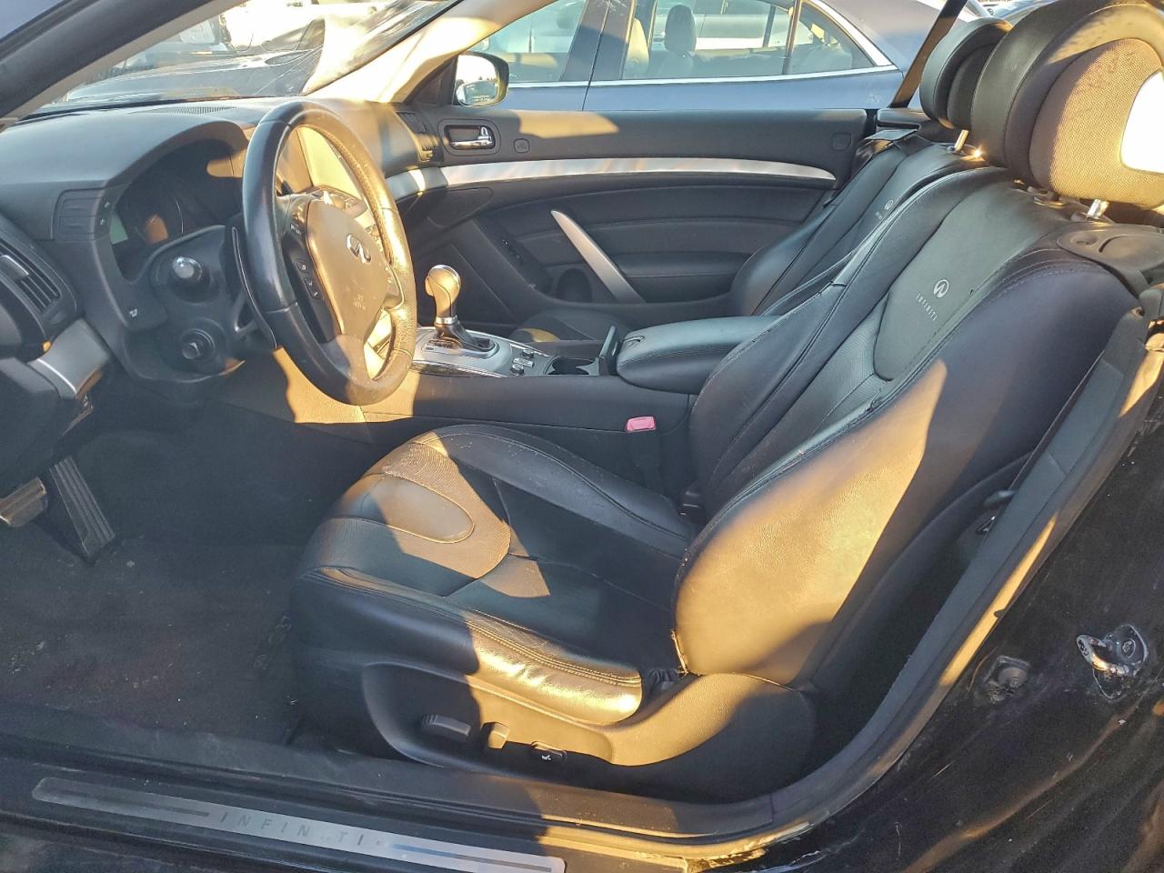 2011 INFINITI G37 BASE photo 7