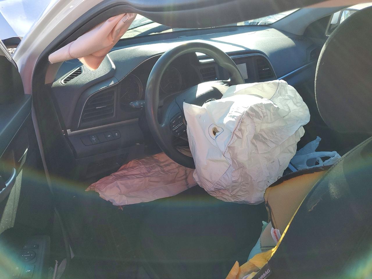 2020 HYUNDAI ELANTRA SE photo 17