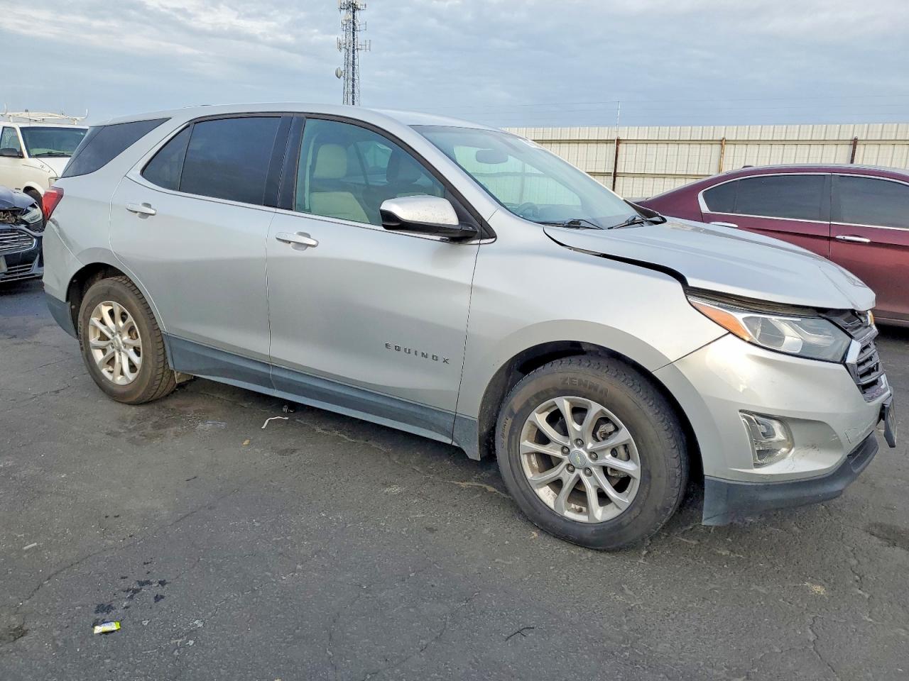2019 CHEVROLET EQUINOX LT photo 4
