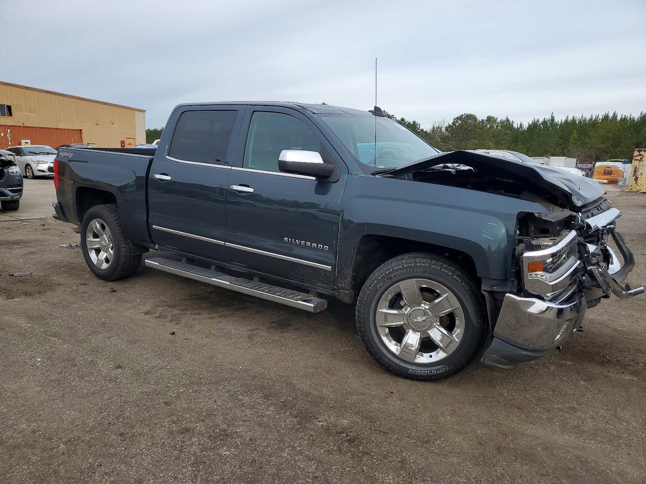 2017 CHEVROLET SILVERADO K1500 LTZ photo 4