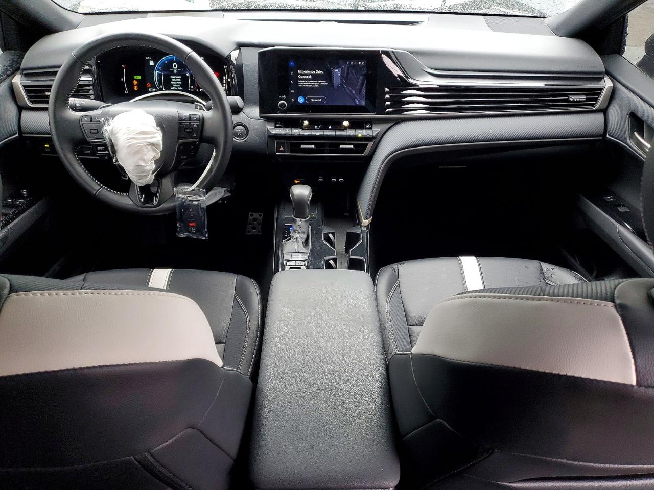 2025 TOYOTA CAMRY XSE photo 8