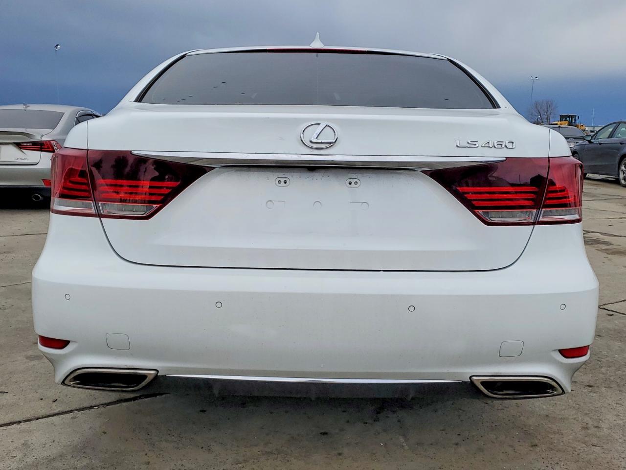 2014 LEXUS LS 460 photo 6