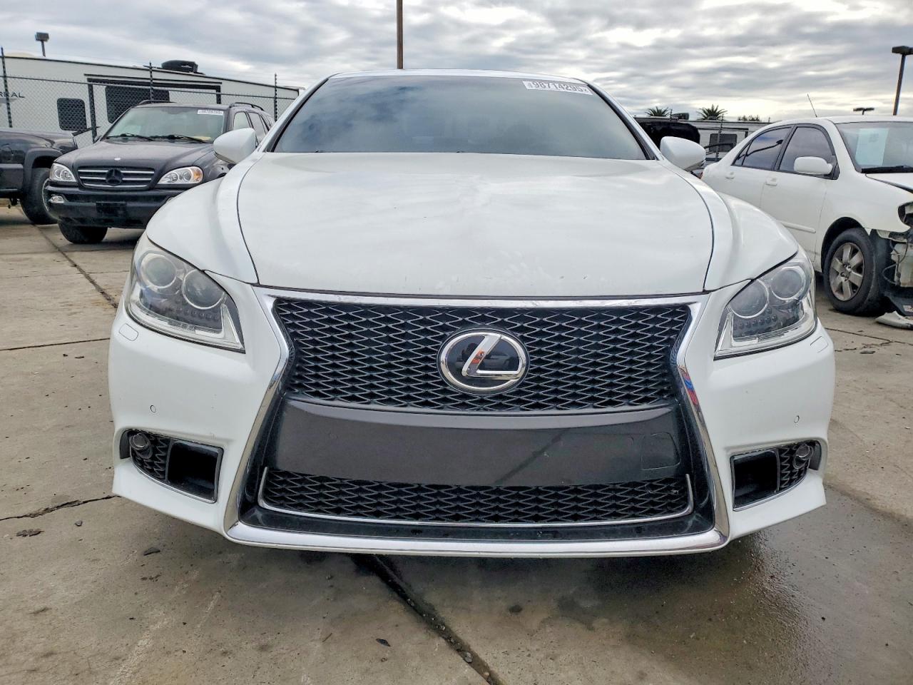 2014 LEXUS LS 460 photo 5