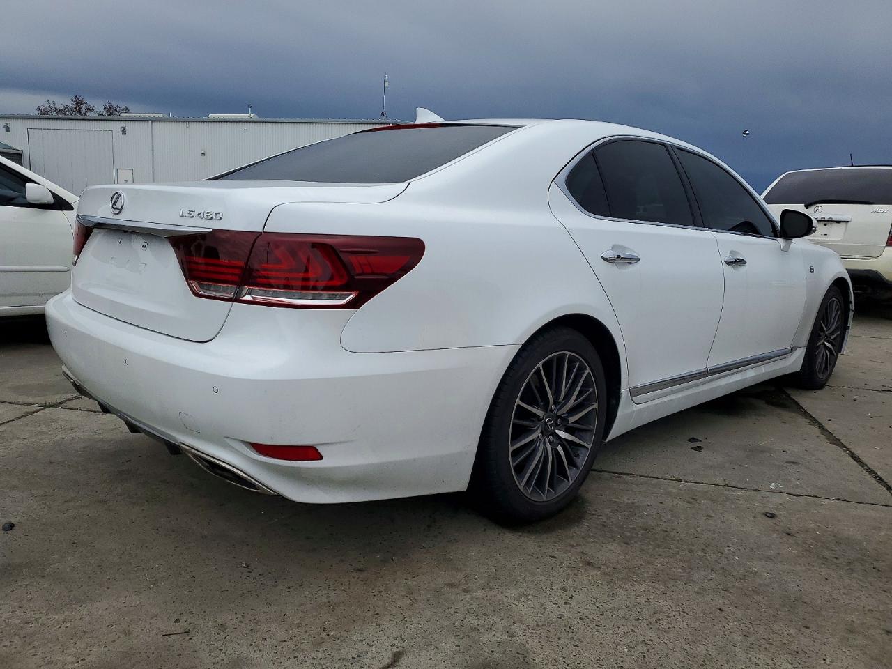 2014 LEXUS LS 460 photo 3
