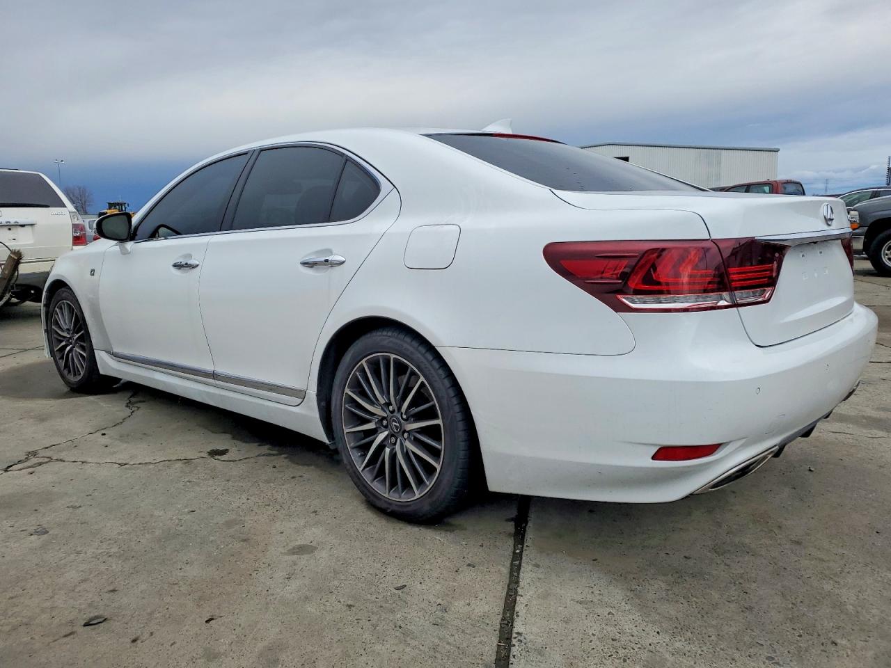 2014 LEXUS LS 460 photo 2