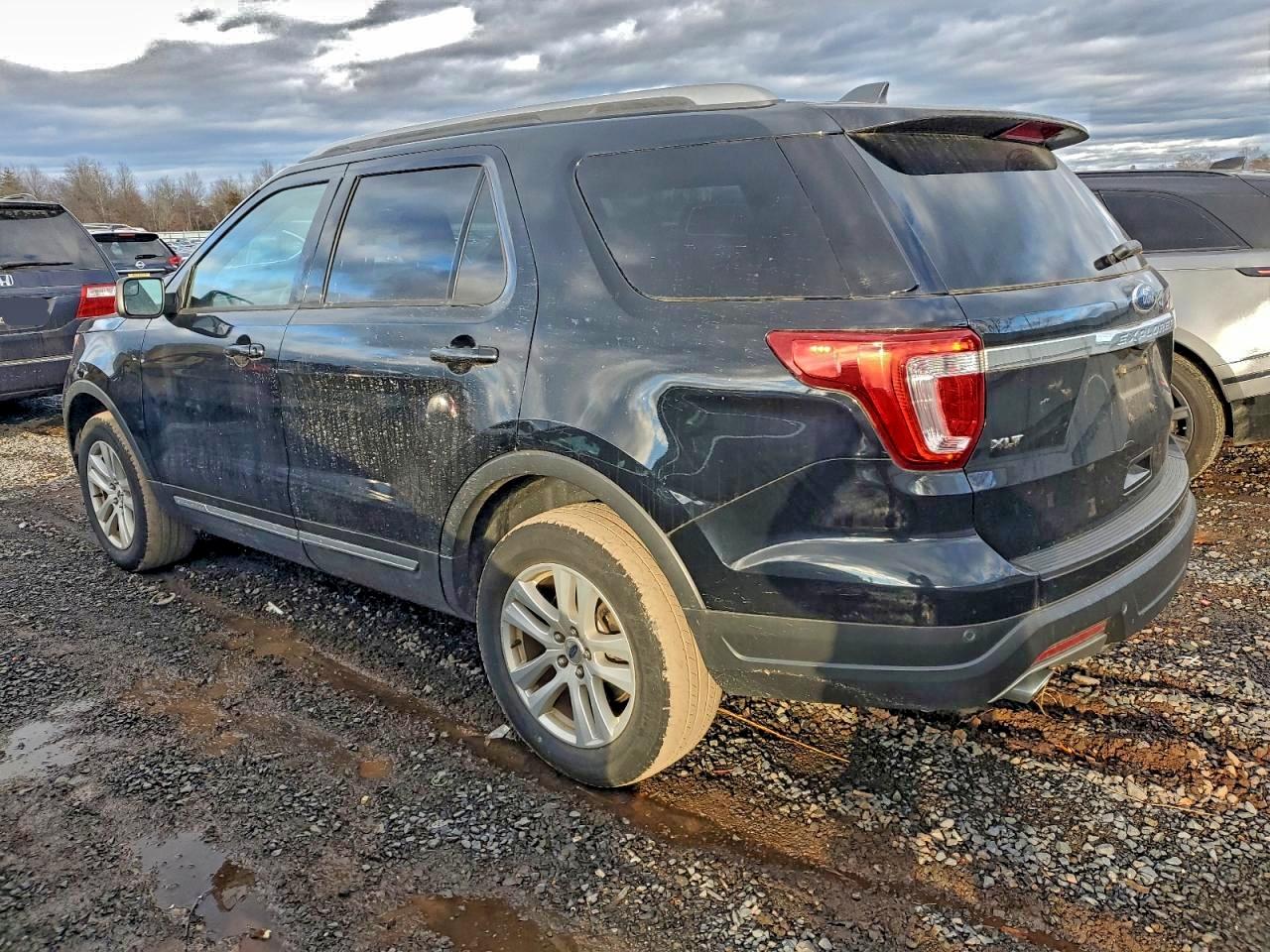 2018 FORD EXPLORER XLT photo 2