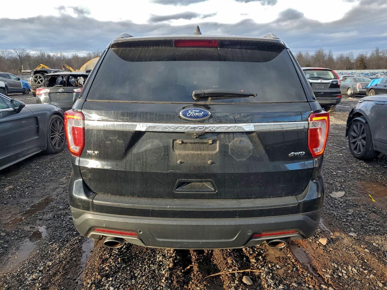 2018 FORD EXPLORER XLT photo 6