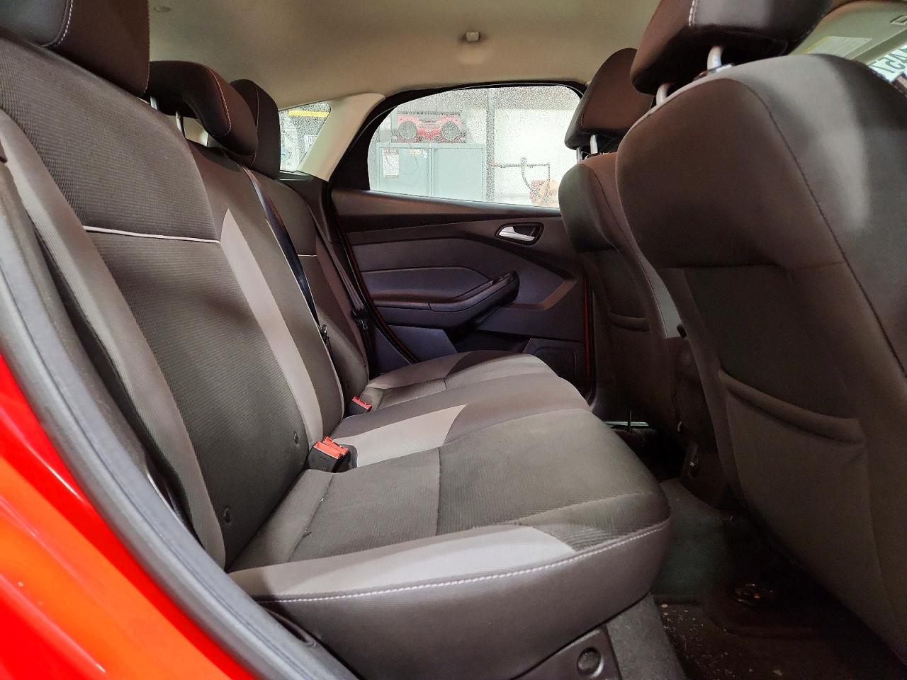 2014 FORD FOCUS SE photo 10