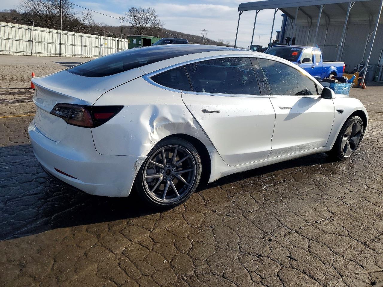 2018 TESLA MODEL 3 photo 3