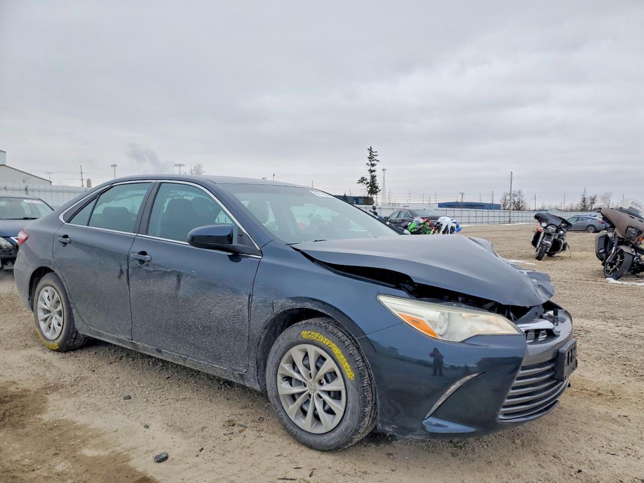 2016 TOYOTA CAMRY LE photo 4