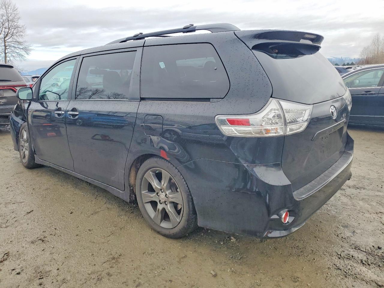 2015 TOYOTA SIENNA SPORT photo 2
