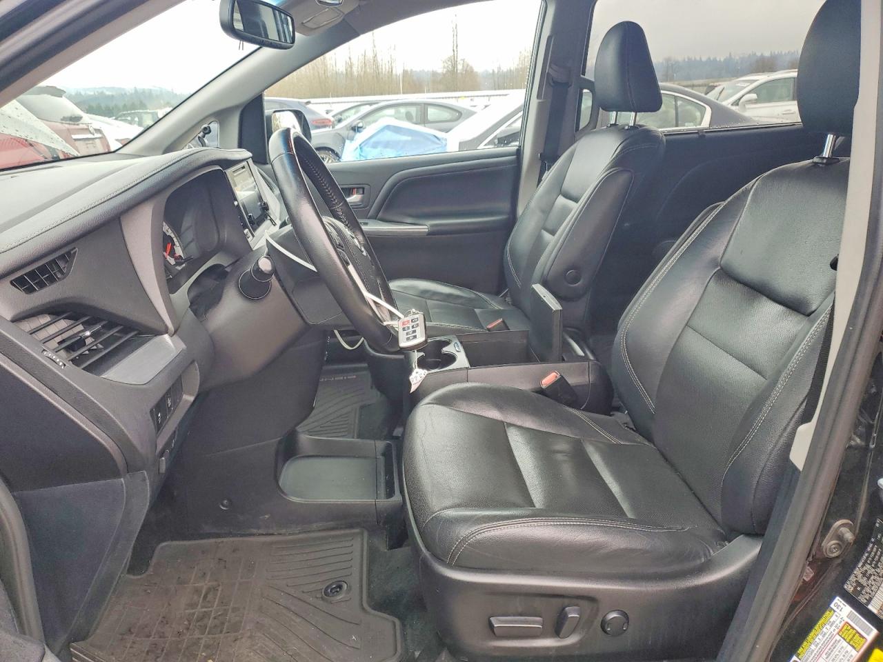 2015 TOYOTA SIENNA SPORT photo 7