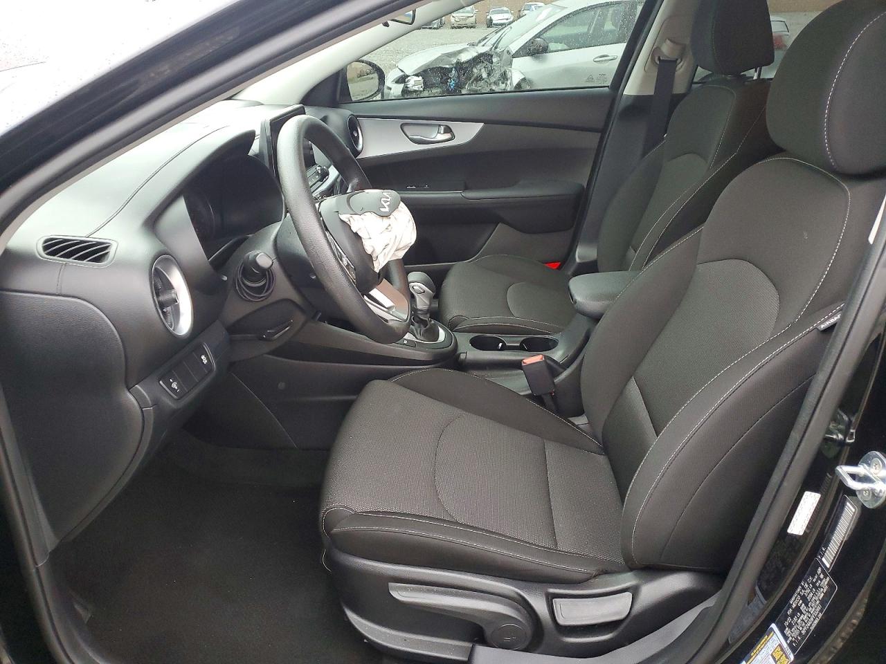 2023 KIA FORTE LX photo 7