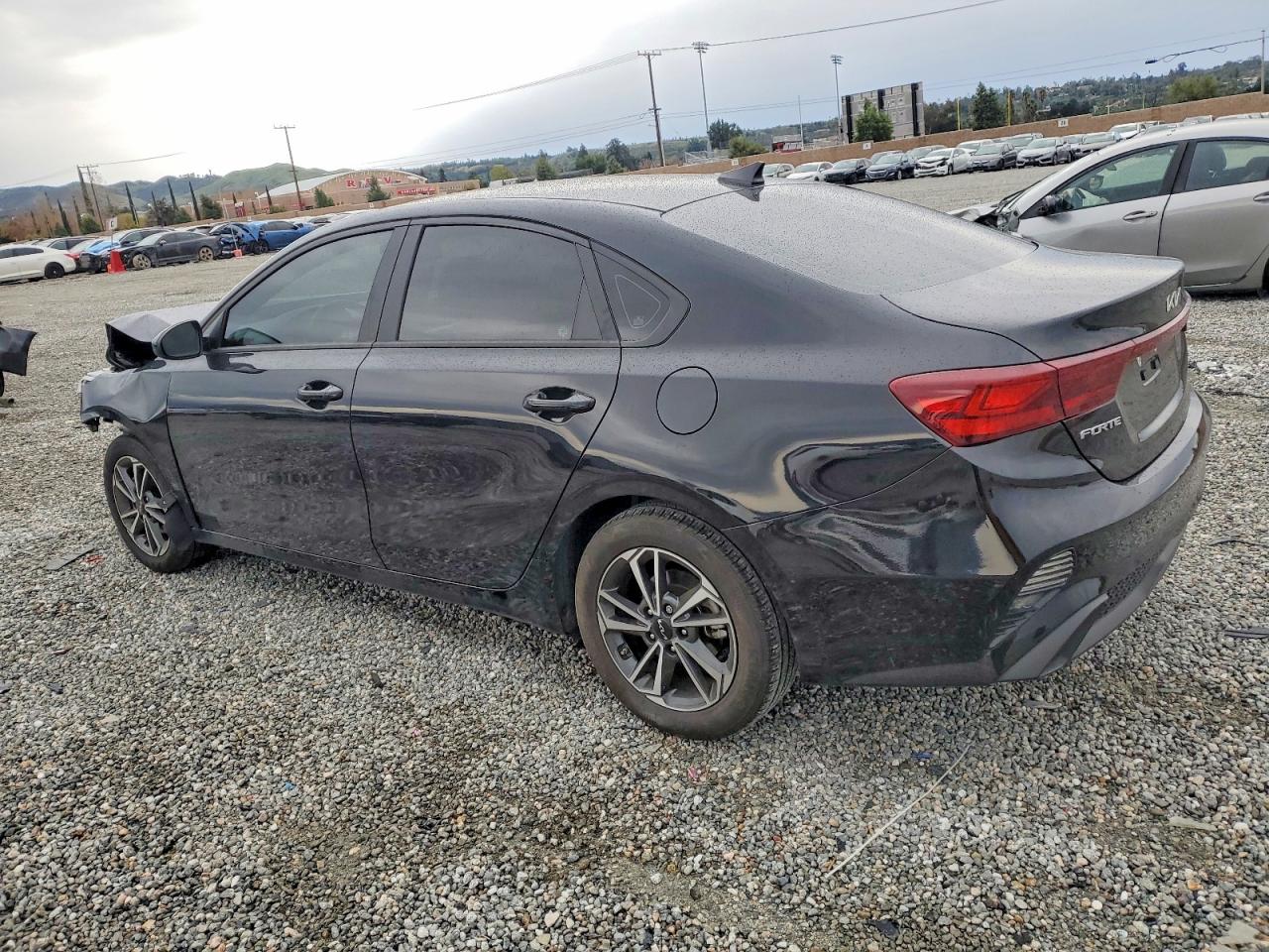 2023 KIA FORTE LX photo 2