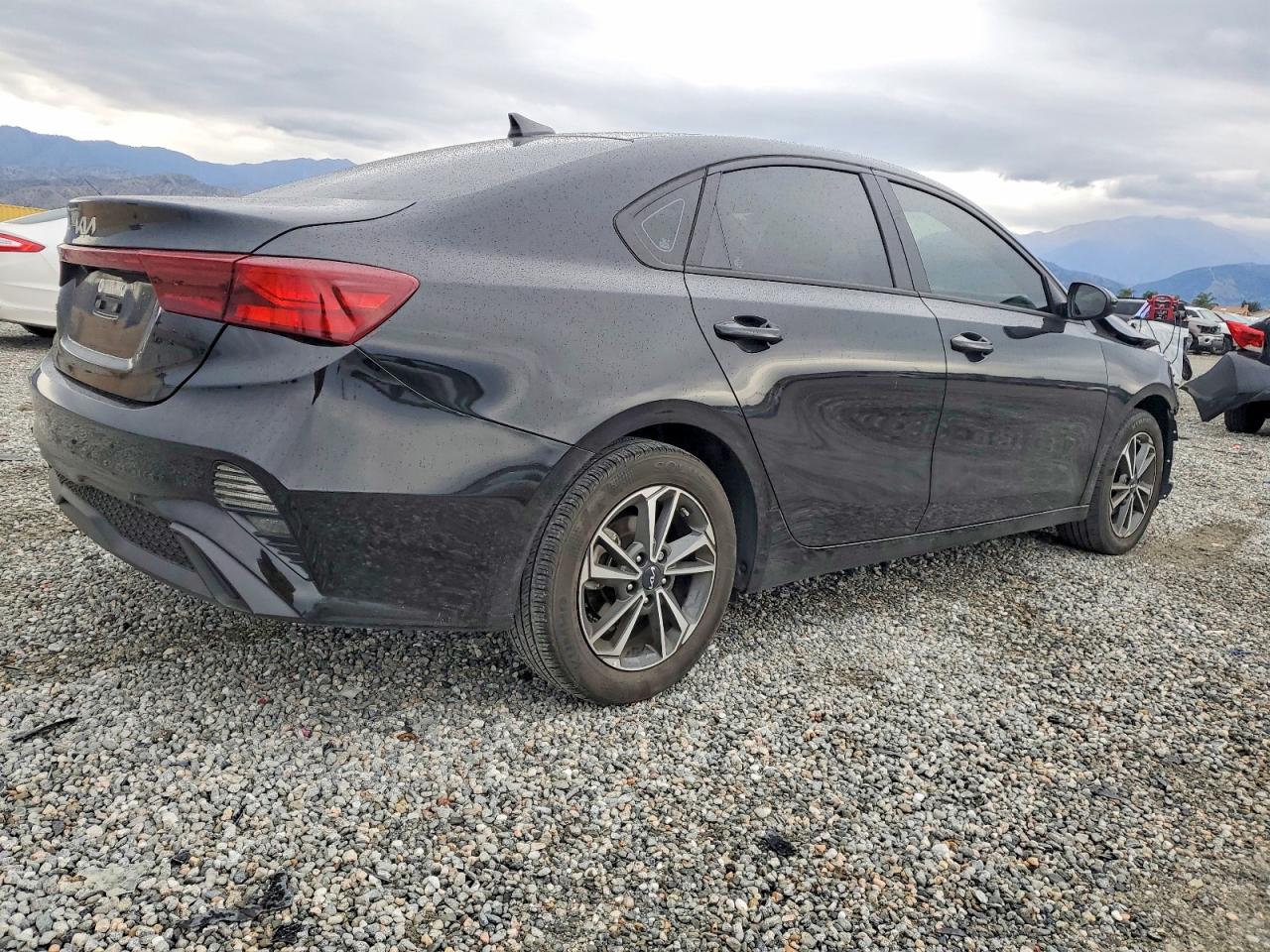 2023 KIA FORTE LX photo 3