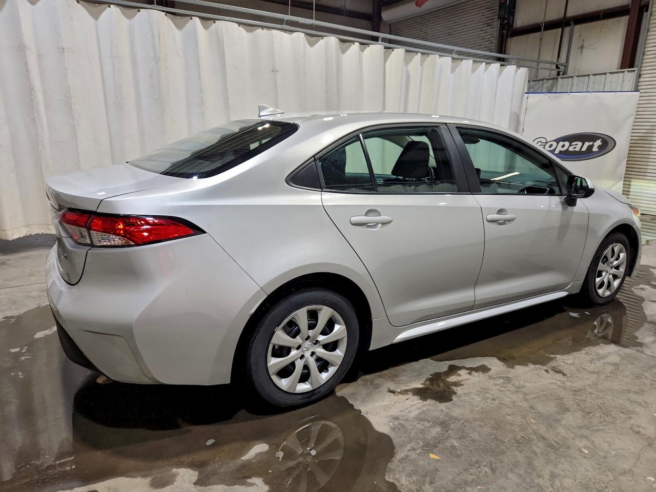 2025 TOYOTA COROLLA LE photo 3