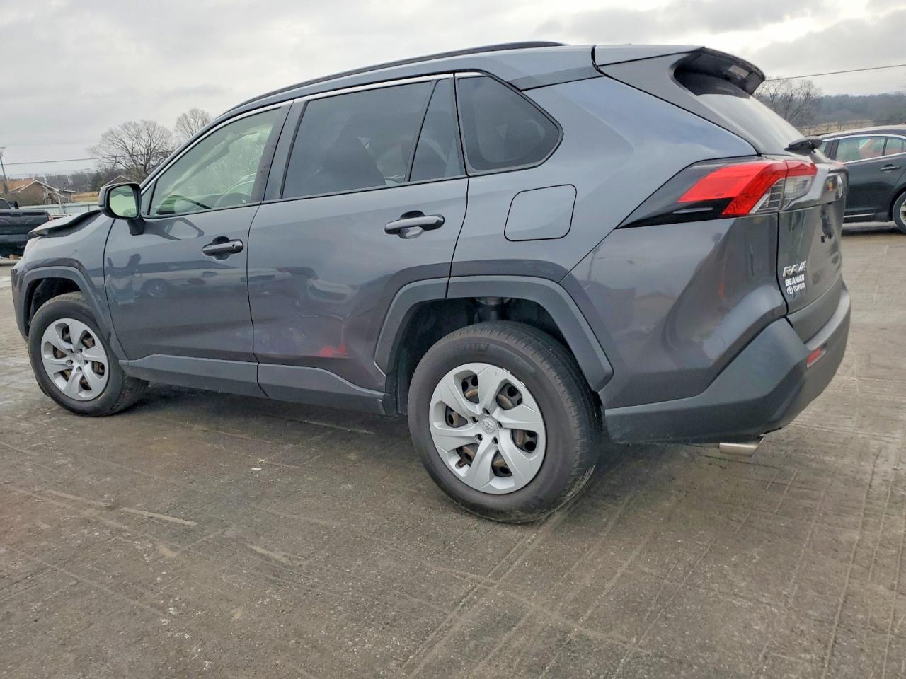 2019 TOYOTA RAV4 LE photo 2