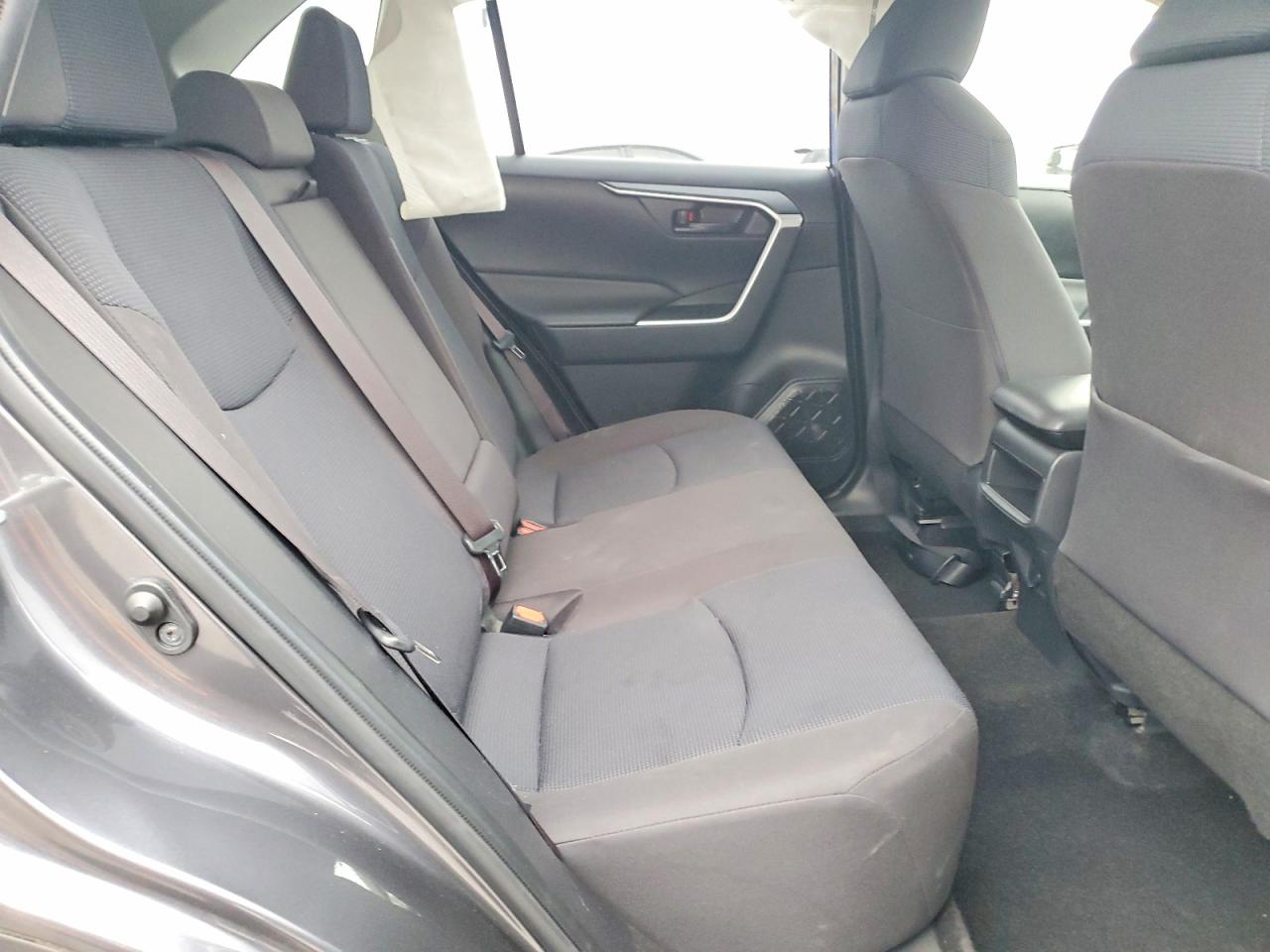 2019 TOYOTA RAV4 LE photo 10