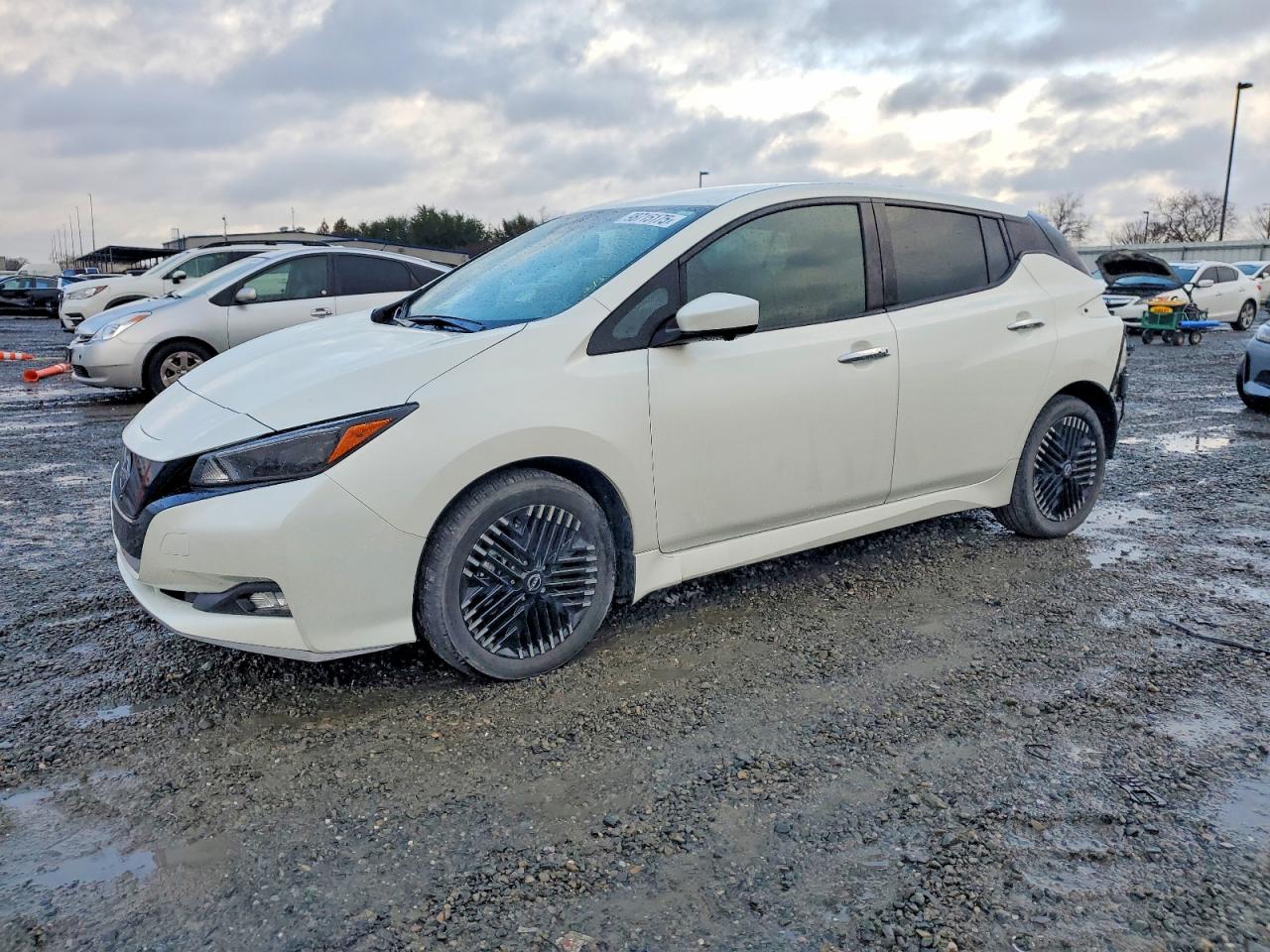 2023 NISSAN LEAF
