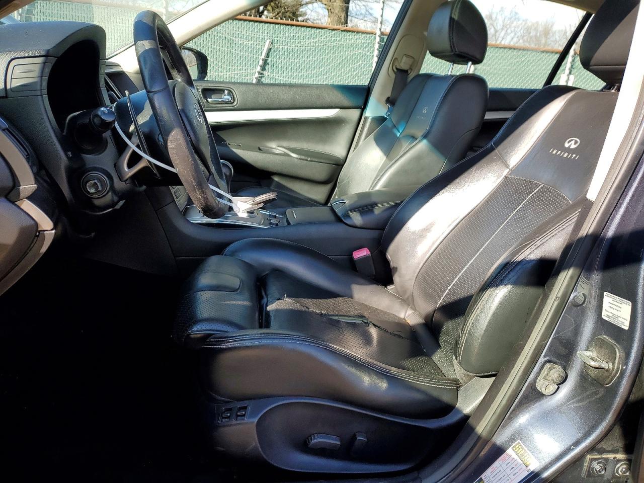 2012 INFINITI G37 photo 7