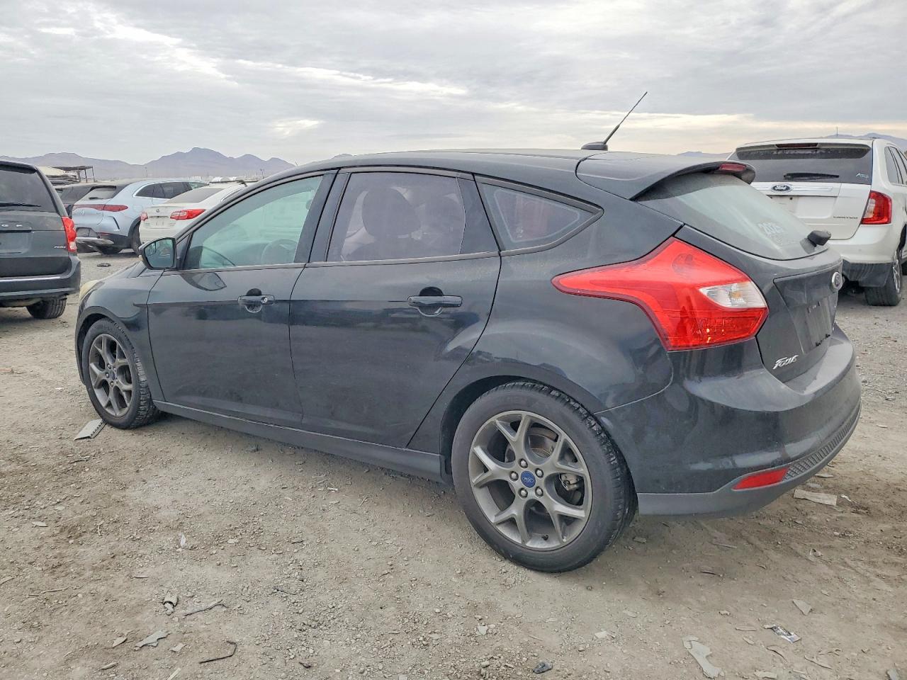 2014 FORD FOCUS SE photo 2
