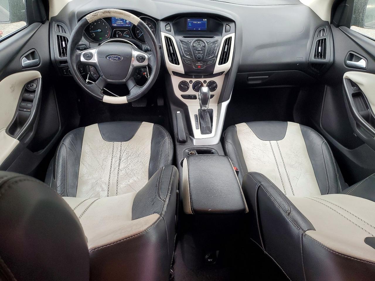 2014 FORD FOCUS SE photo 8