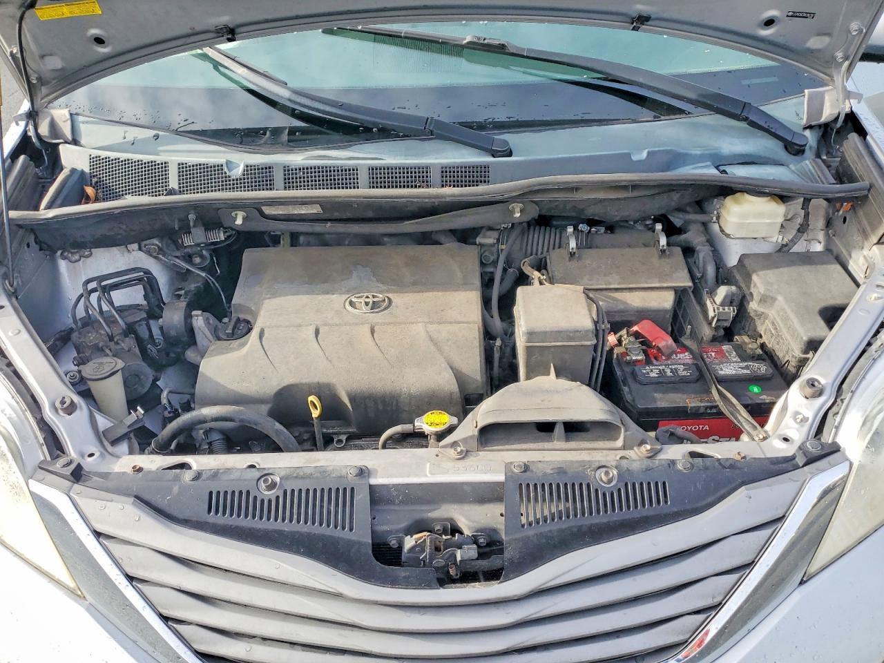 2013 TOYOTA SIENNA XLE photo 21