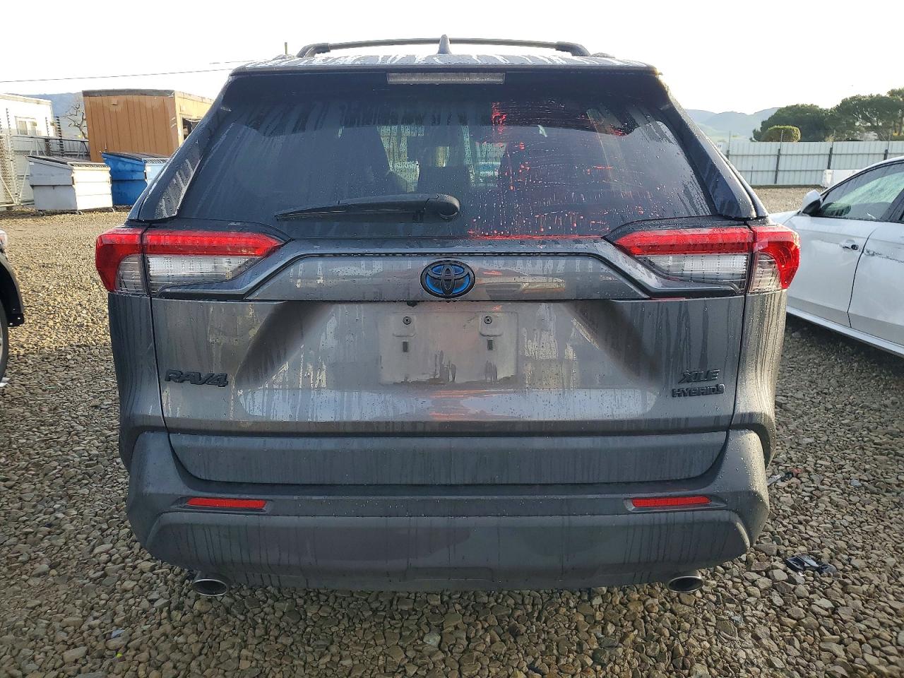 2021 TOYOTA RAV4 XLE photo 6