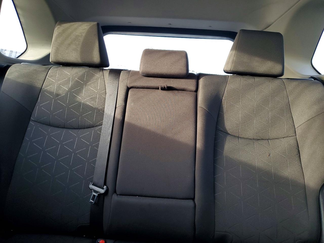 2021 TOYOTA RAV4 XLE photo 10