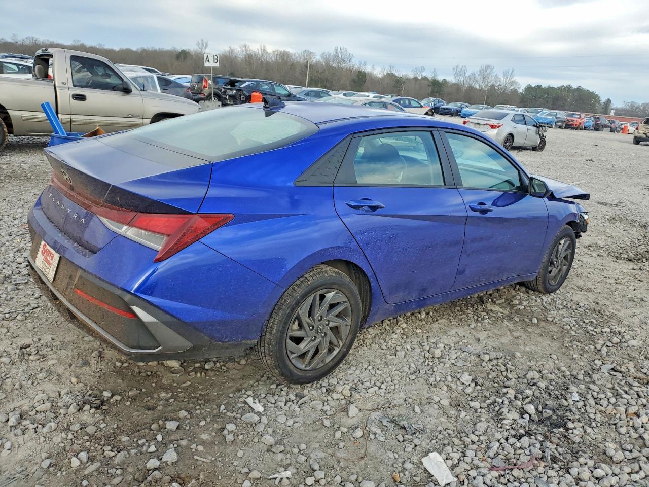 2024 HYUNDAI ELANTRA SEL photo 3