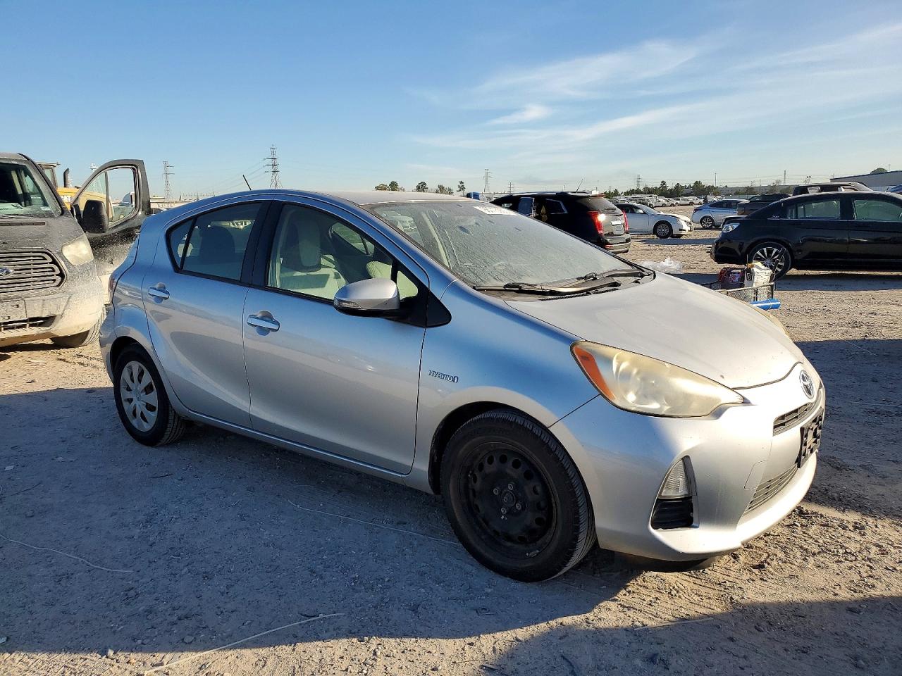 2013 TOYOTA PRIUS C photo 4