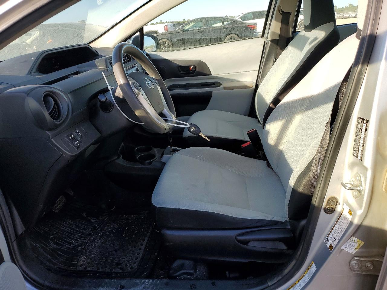 2013 TOYOTA PRIUS C photo 7