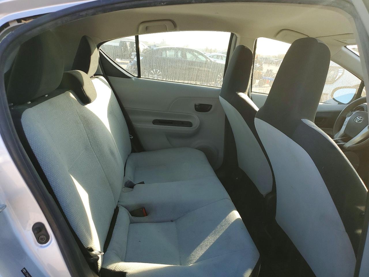 2013 TOYOTA PRIUS C photo 10